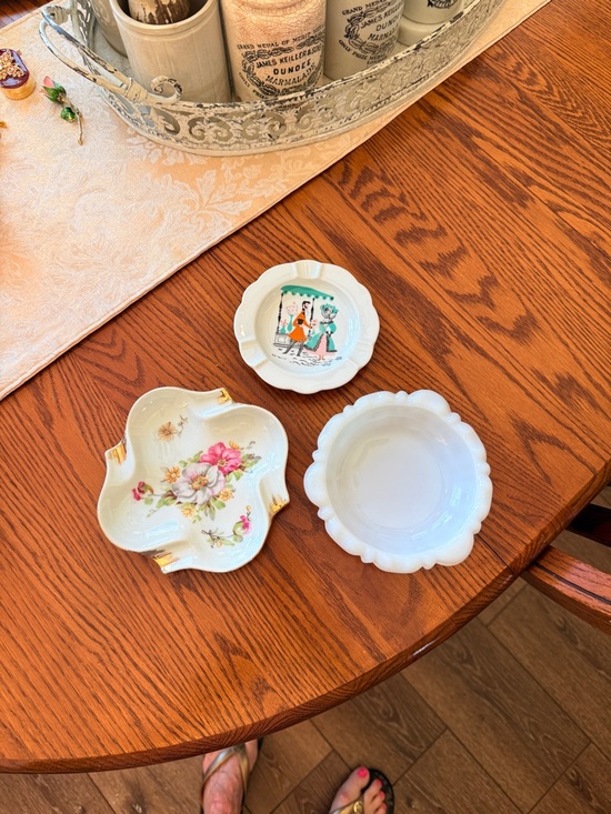 Vintage Limoges, Anchor Hocking Milk Glass & Porcelain Ashtray Bundle - Picture 11 of 16